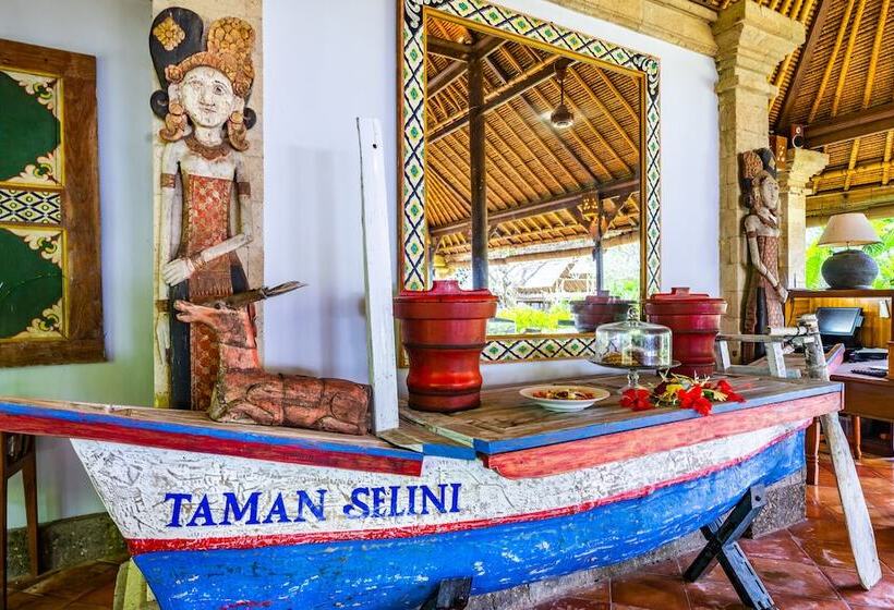 בית מלון כפרי Taman Selini Wahana Beach Resort