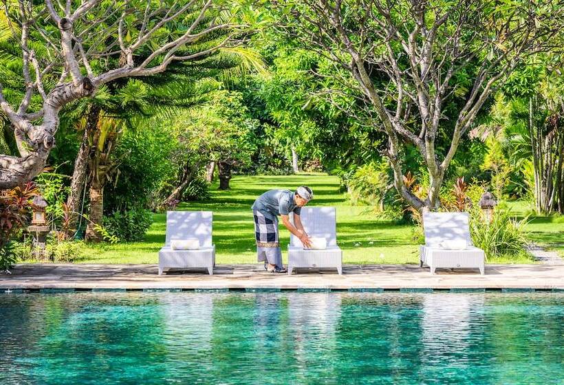 בית מלון כפרי Taman Selini Wahana Beach Resort