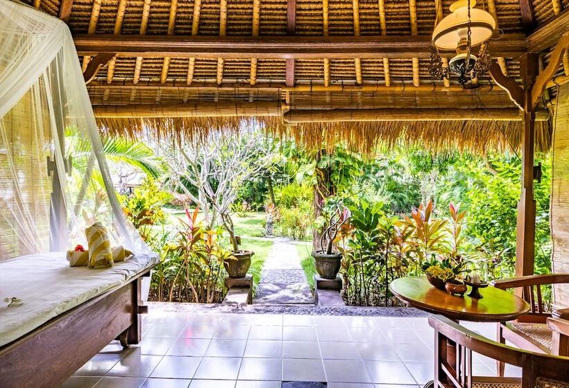 בית מלון כפרי Taman Selini Wahana Beach Resort