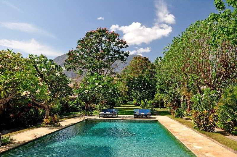 בית מלון כפרי Taman Selini Wahana Beach Resort