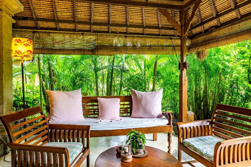 בית מלון כפרי Taman Selini Wahana Beach Resort