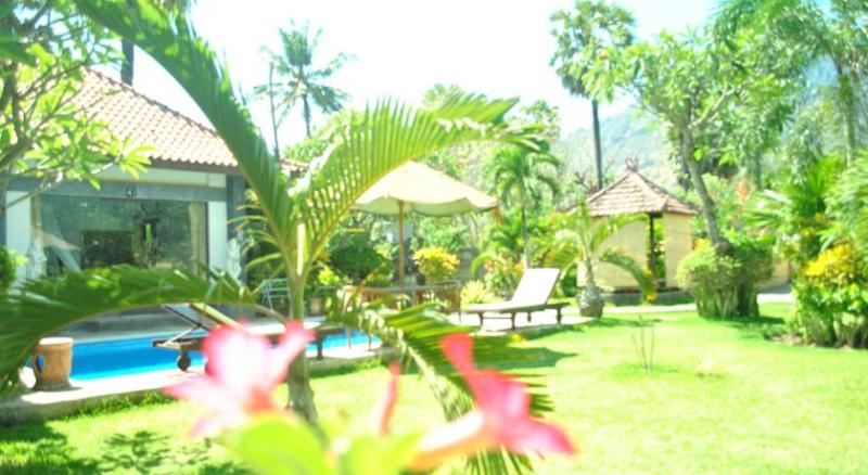 בית מלון כפרי Taman Selini Wahana Beach Resort
