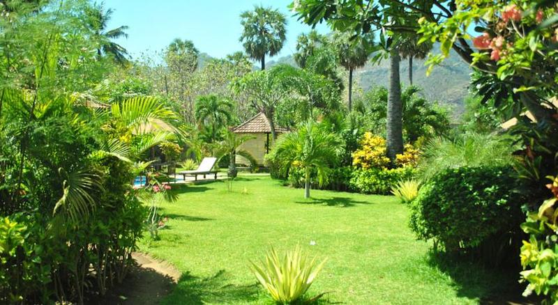 בית מלון כפרי Taman Selini Wahana Beach Resort