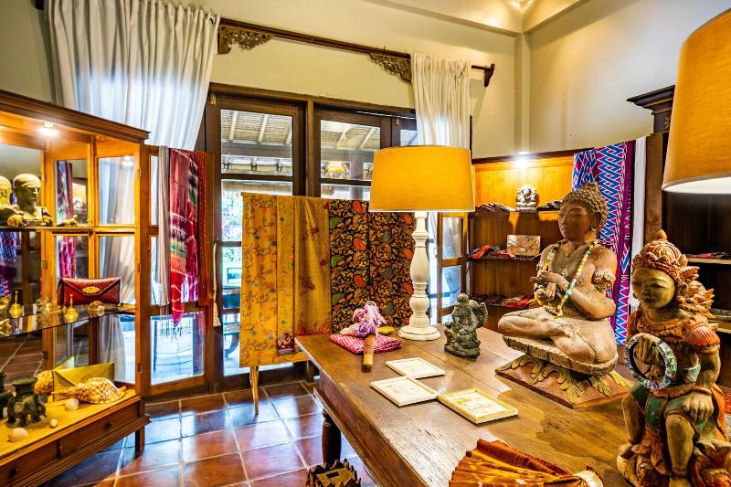 בית מלון כפרי Taman Selini Wahana Beach Resort