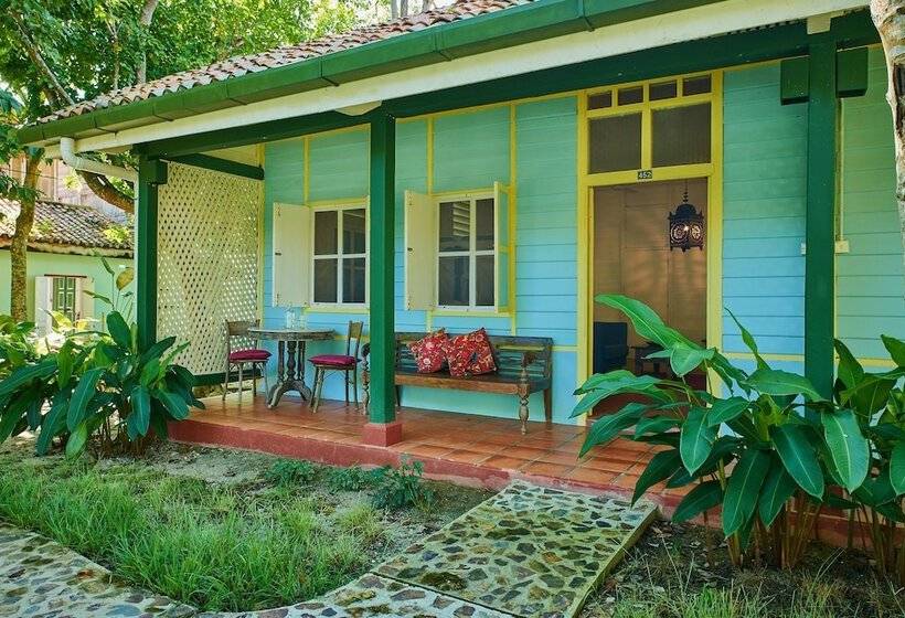 호텔 Temple Tree Resort