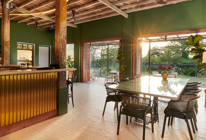 호텔 Temple Tree Resort