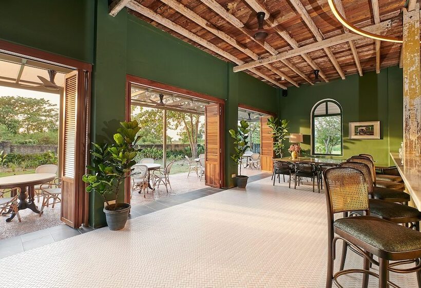 호텔 Temple Tree Resort