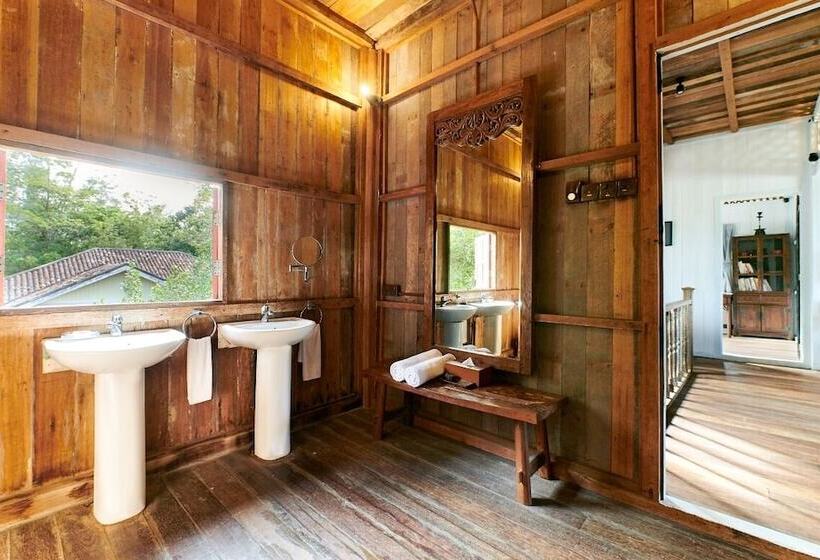 호텔 Temple Tree Resort