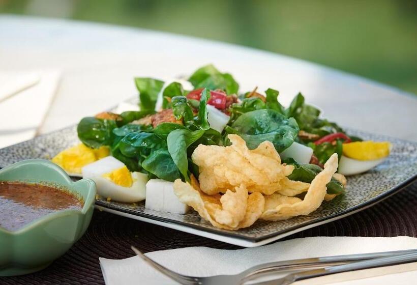 호텔 Temple Tree Resort