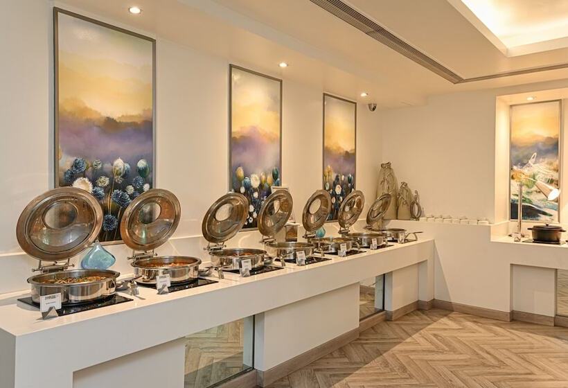 Отель The Ashtan Sarovar Portico