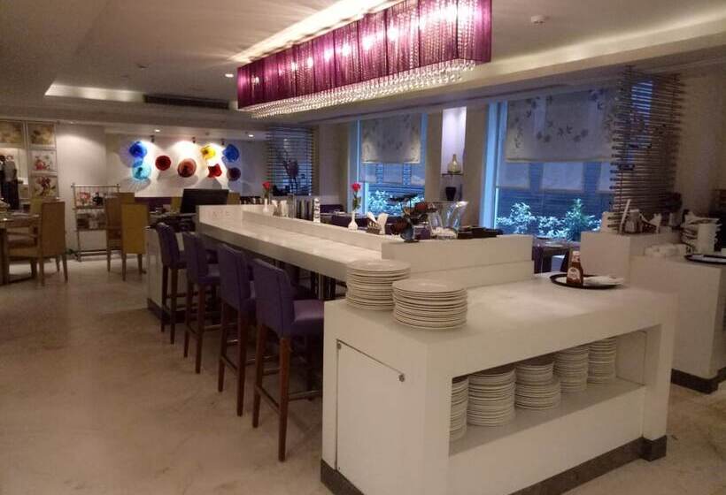 Отель The Ashtan Sarovar Portico