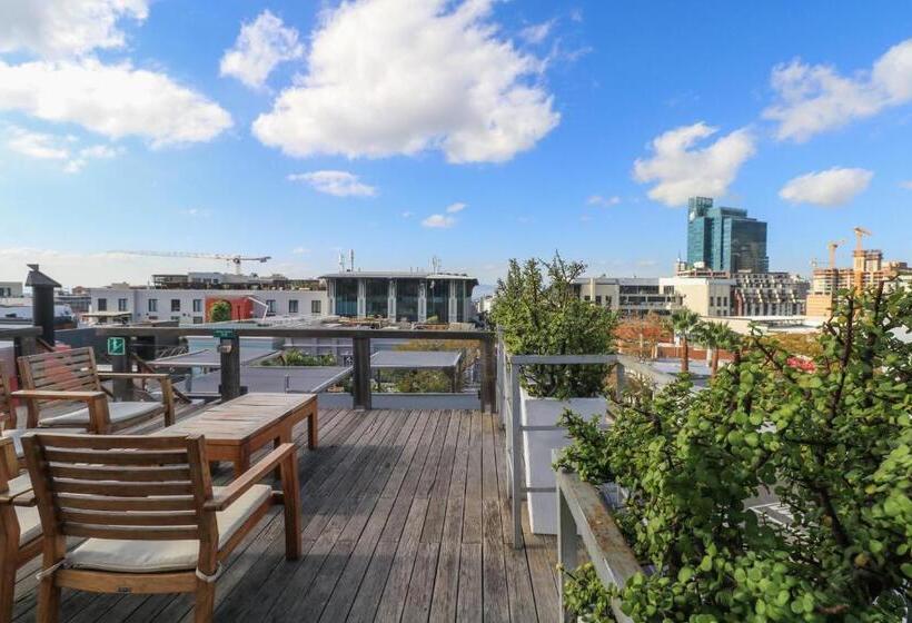 ホテル The Charles Cafe & Guesthouse