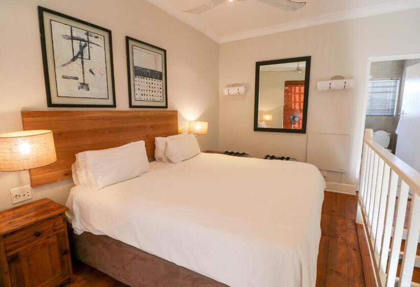 ホテル The Charles Cafe & Guesthouse