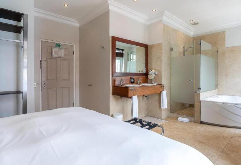 ホテル The Charles Cafe & Guesthouse