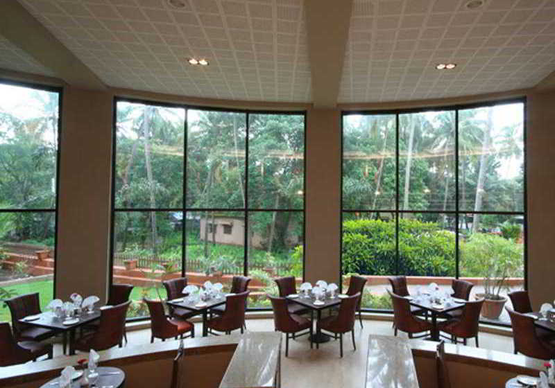 Отель The Glitz Goa