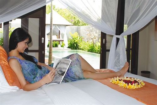 Отель The Khayangan Dreams Villa Umalas