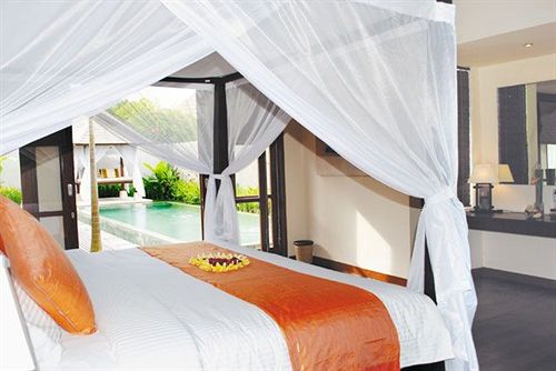 Отель The Khayangan Dreams Villa Umalas