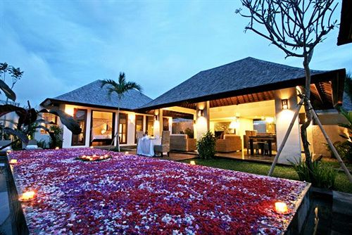 Отель The Khayangan Dreams Villa Umalas