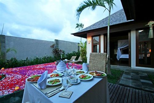 Отель The Khayangan Dreams Villa Umalas