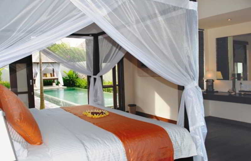 Отель The Khayangan Dreams Villa Umalas