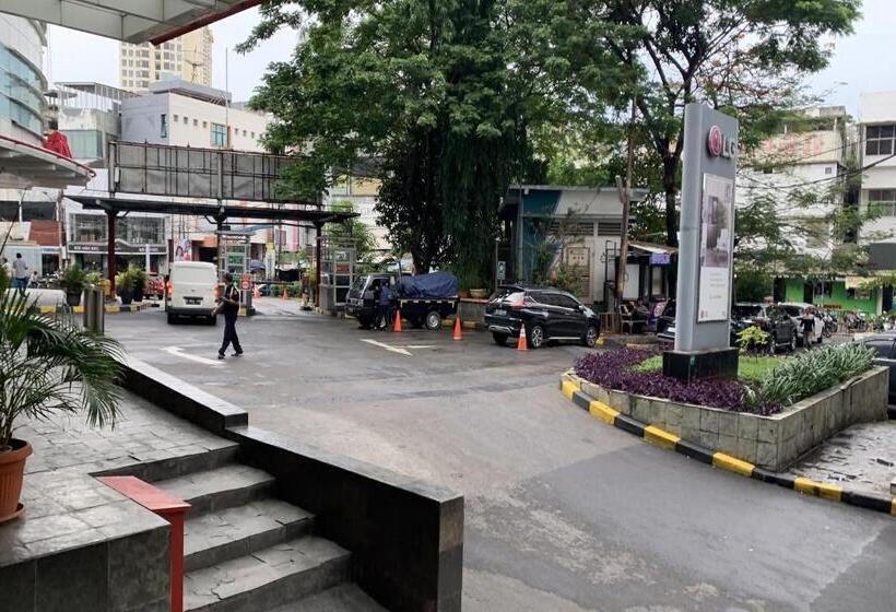 Отель Glodok Plaza