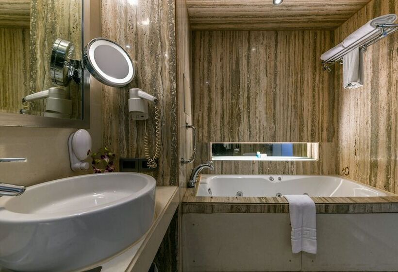 בית מלון כפרי The Regale  By Tunga