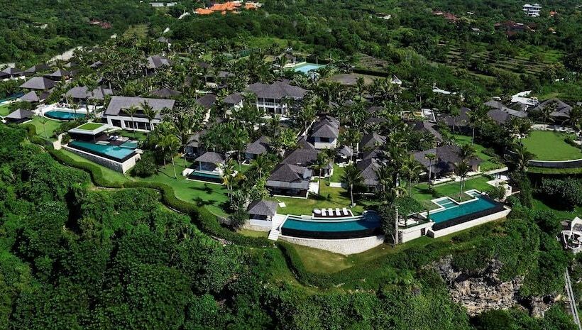 בית מלון כפרי The Ungasan Clifftop Resort