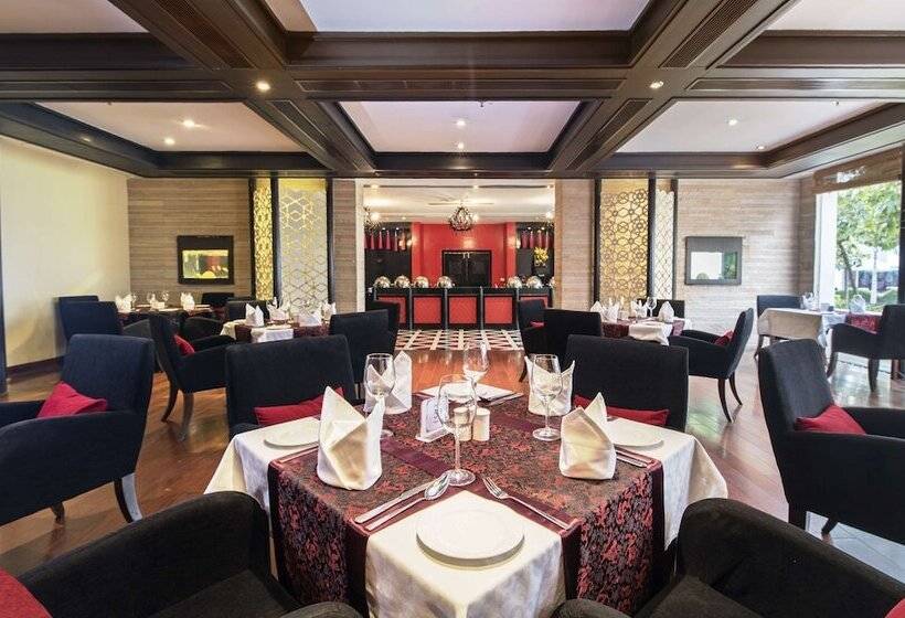 Radisson Blu Udaipur Palace Resort & Spa