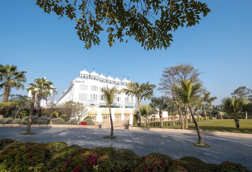 Radisson Blu Udaipur Palace Resort & Spa