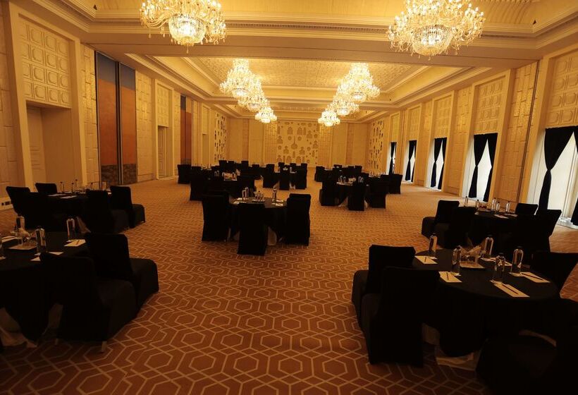 Radisson Blu Udaipur Palace Resort & Spa