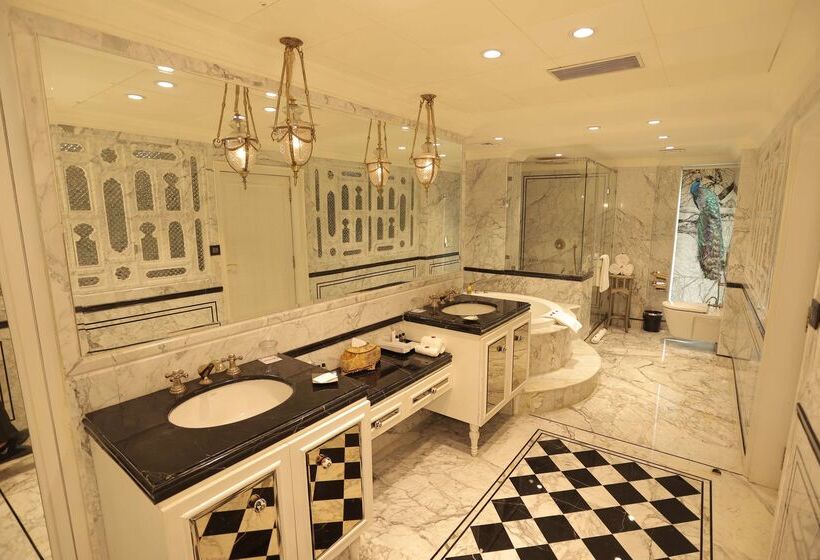 Radisson Blu Udaipur Palace Resort & Spa