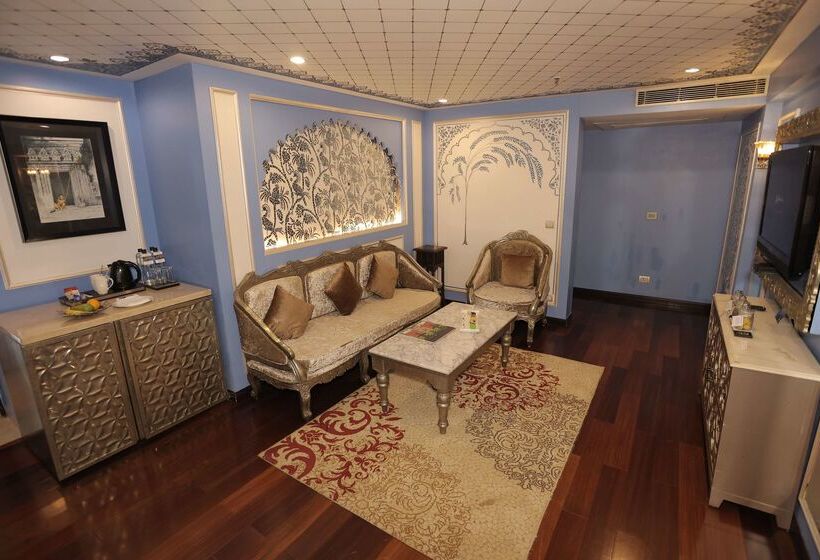 Radisson Blu Udaipur Palace Resort & Spa