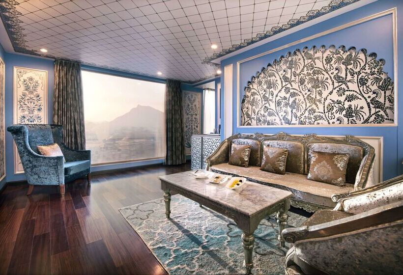 Radisson Blu Udaipur Palace Resort & Spa