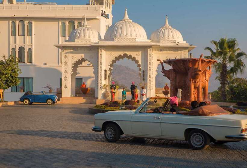 Radisson Blu Udaipur Palace Resort & Spa