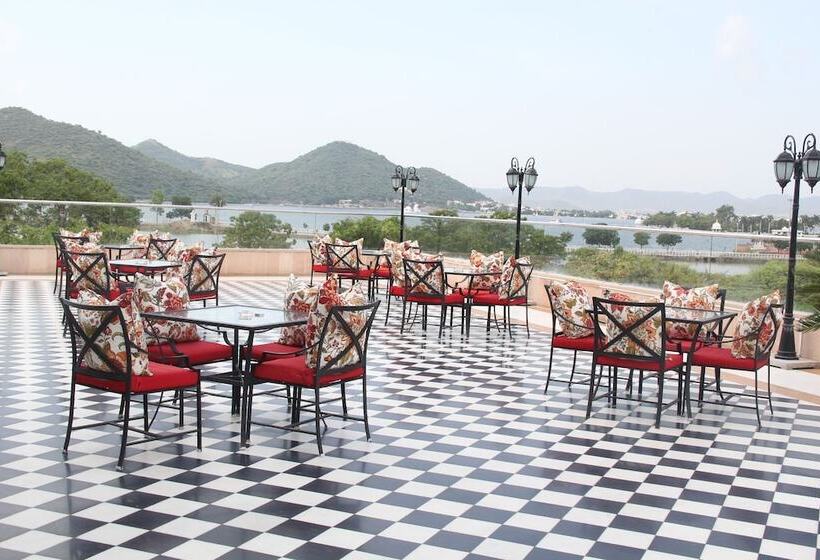 Radisson Blu Udaipur Palace Resort & Spa