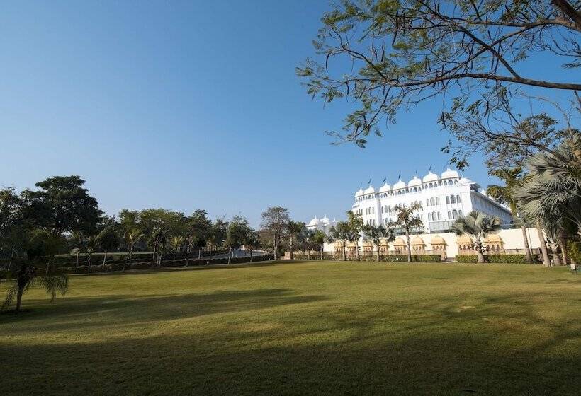 Radisson Blu Udaipur Palace Resort & Spa