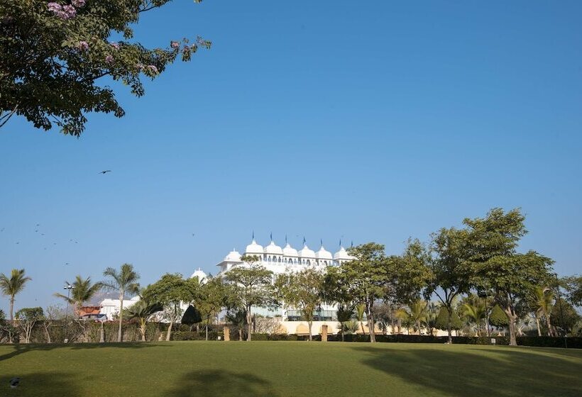 Radisson Blu Udaipur Palace Resort & Spa