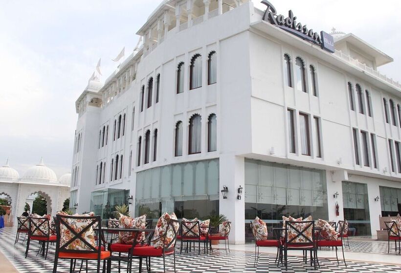 Radisson Blu Udaipur Palace Resort & Spa