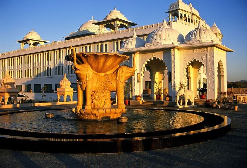 Radisson Blu Udaipur Palace Resort & Spa