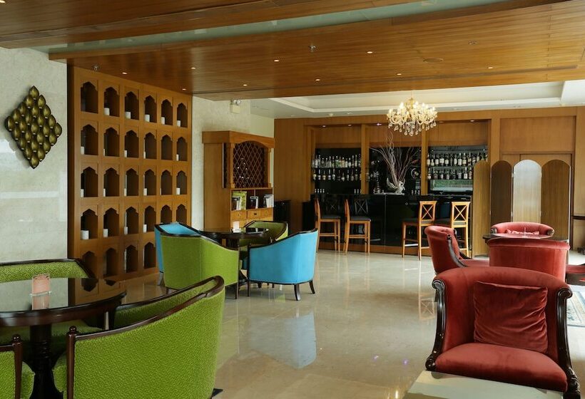 Radisson Blu Udaipur Palace Resort & Spa