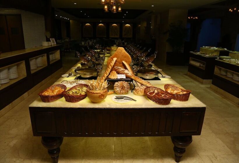 Radisson Blu Udaipur Palace Resort & Spa