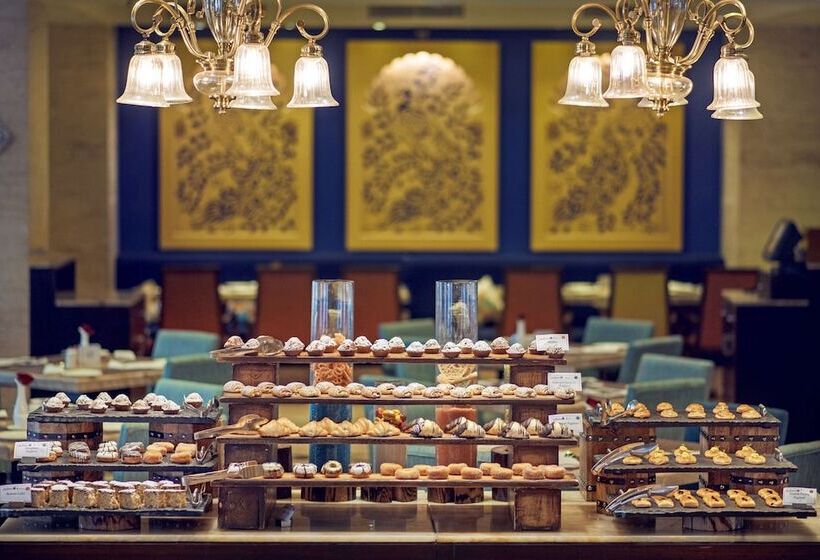 Radisson Blu Udaipur Palace Resort & Spa