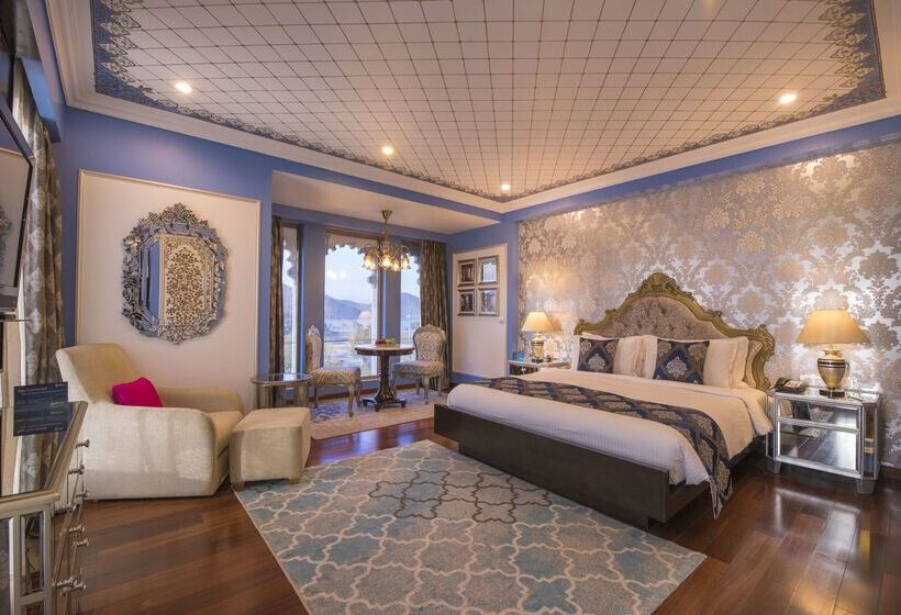 Radisson Blu Udaipur Palace Resort & Spa