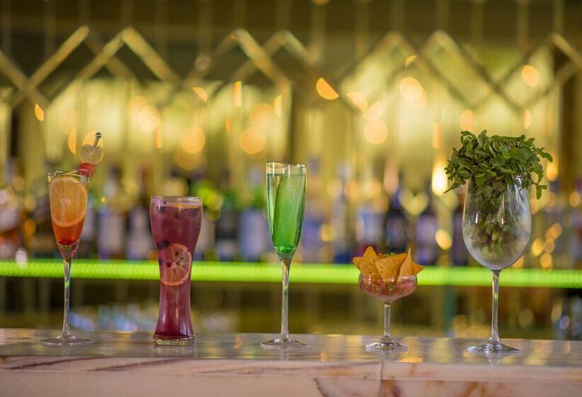 Radisson Blu Udaipur Palace Resort & Spa