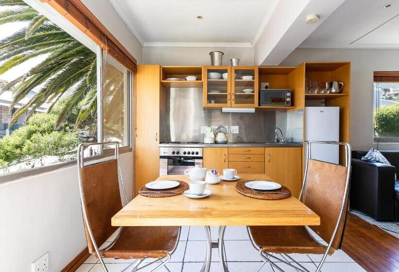 אתר נופש Camps Bay Village   Studios And Apartments