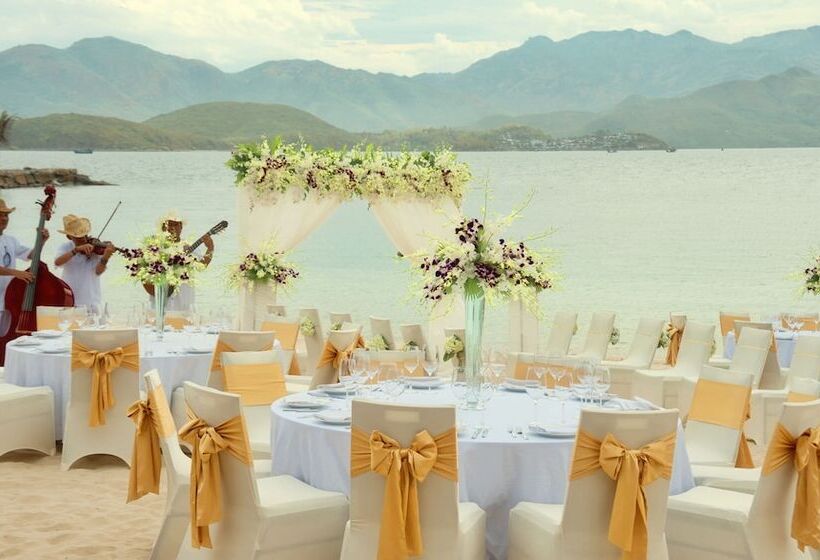 استراحتگاه Vinpearl Luxury Nha Trang