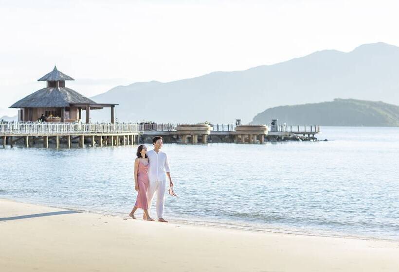 استراحتگاه Vinpearl Luxury Nha Trang