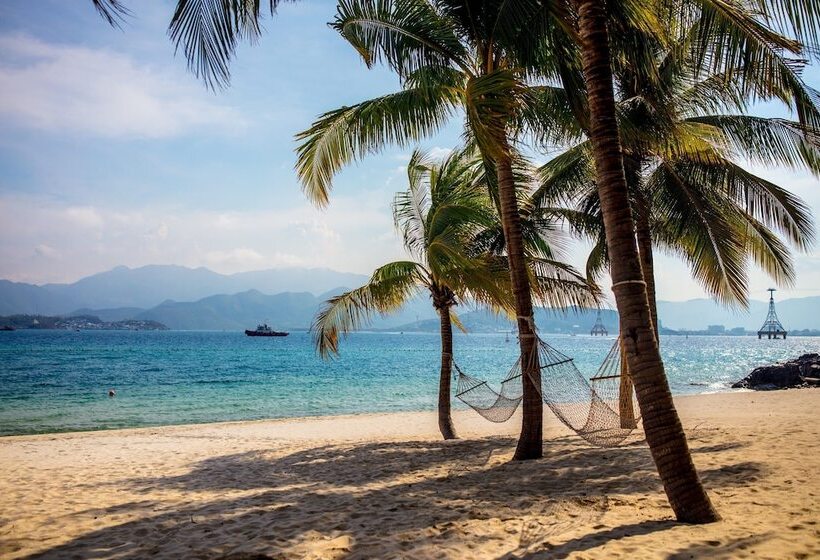 استراحتگاه Vinpearl Luxury Nha Trang