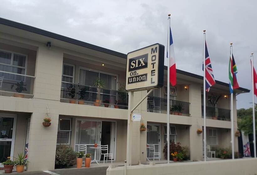 Six On Union Motel