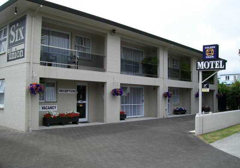 Six On Union Motel